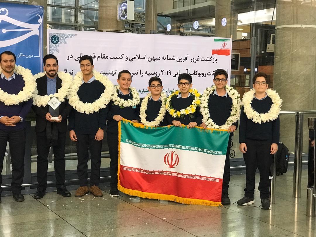 Novin Zehn students at robotics competitions